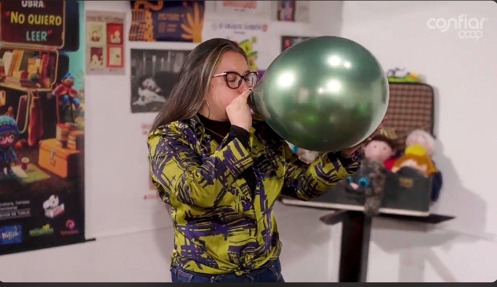 El Arte del Circo Itinerante: Magia, Ilusionismo y Marionetas en el Bazar de la Confianza